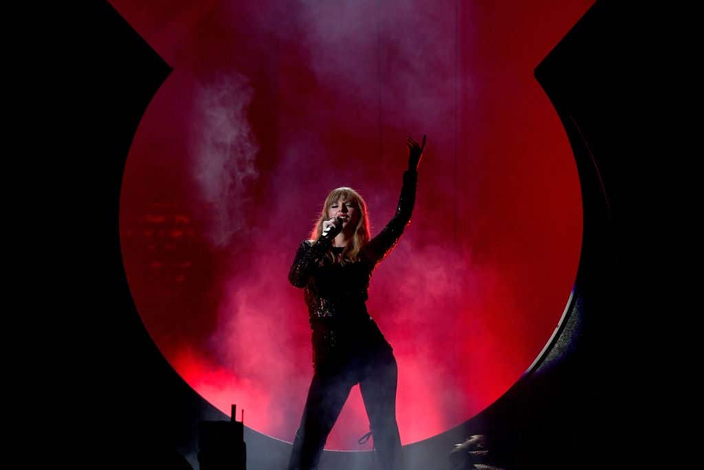 Taylor Swift performs onstage during the 2018 American Music Awards at Microsoft Theater on October 9, 2018 in Los Angeles, California.