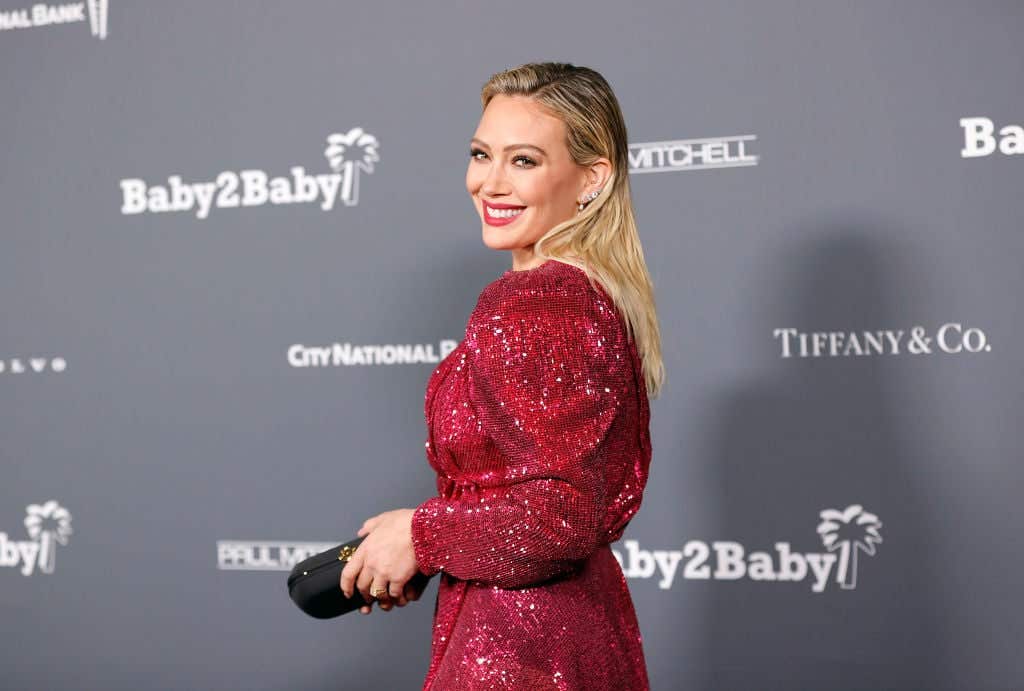 Hilary Duff Performs Lizzie McGuire Hit for the First Time